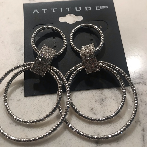 Attitude hoop earrings - Picture 2 of 3